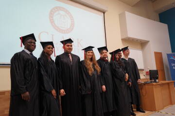 clark-university-rozdanie-dyplomow-san